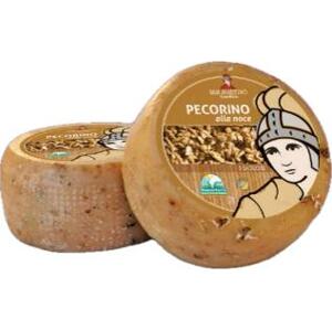 Formaggeria Toscana Ovčí pecorino s ořechy Hmotnost: 1kg